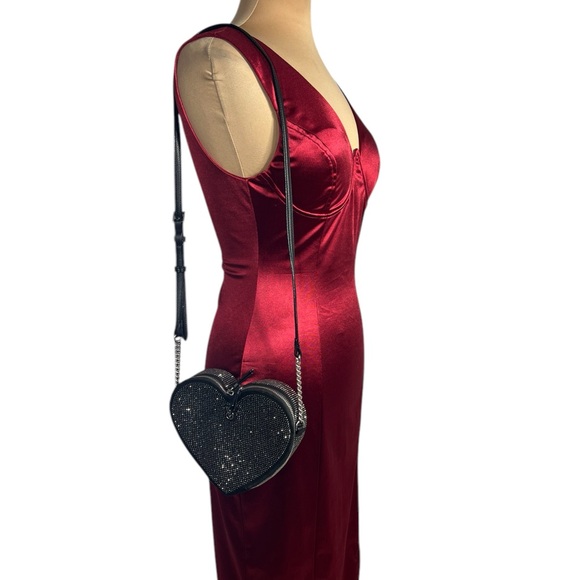 VICTORIA'S SECRET
Heart Crossbody Bag with shimmering black gunmetal rhinestones - Picture 4 of 13